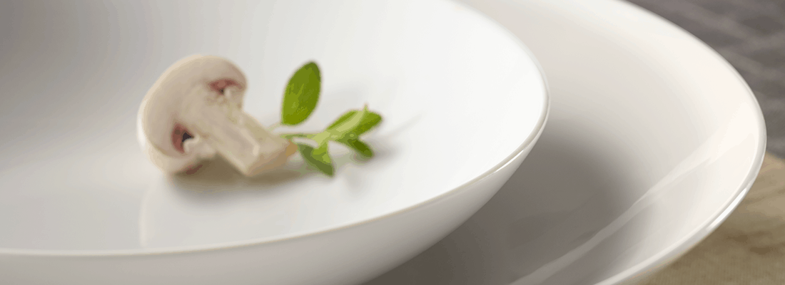 Corby Hall Saturno Coupe Round Plate | Catalog Number: 047 0010 | Dimensions: 11 in (28 cm)